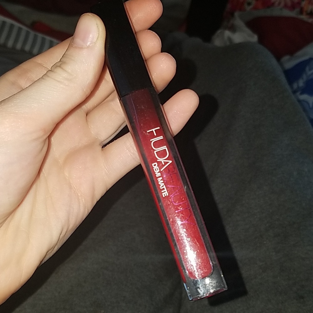 NEW HUDA Demi Matte Liquid Lipstick